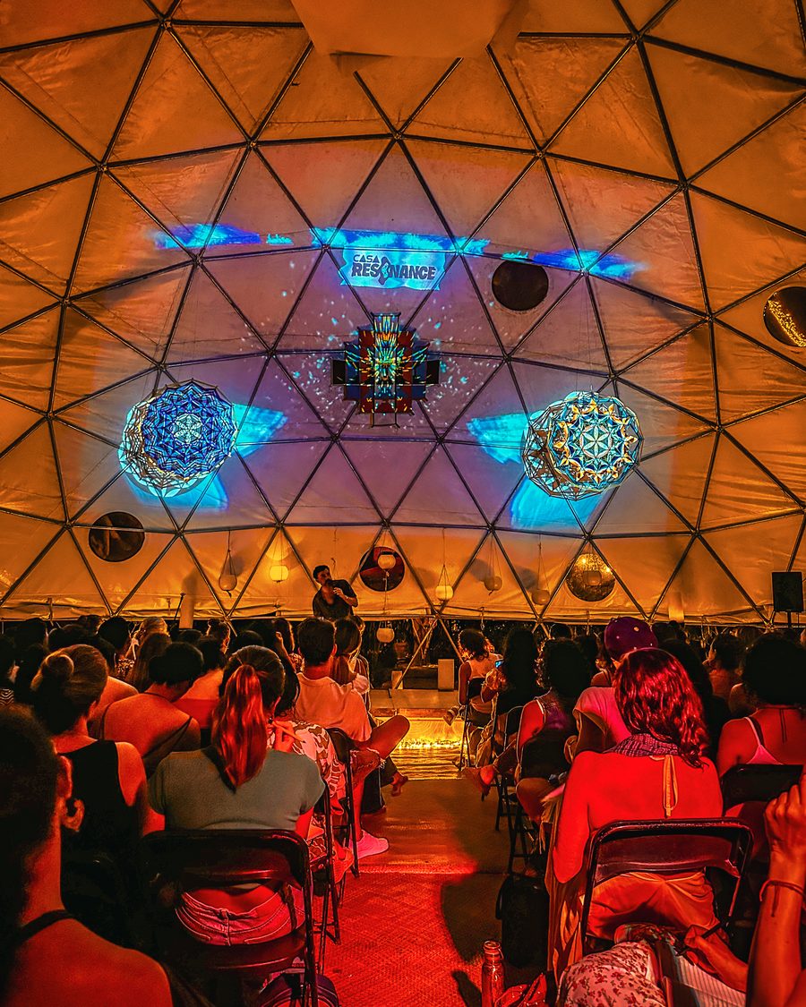 Casa Resonance — el domo durante un encuentro