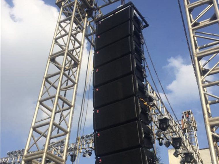 Line array: imagen de referencia del equipamiento